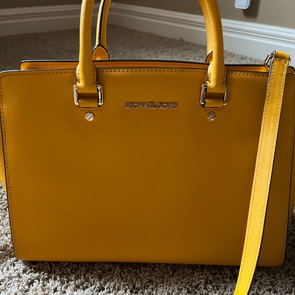 2 MICHAEL KORS purses $80 each - Picture 2 of 3